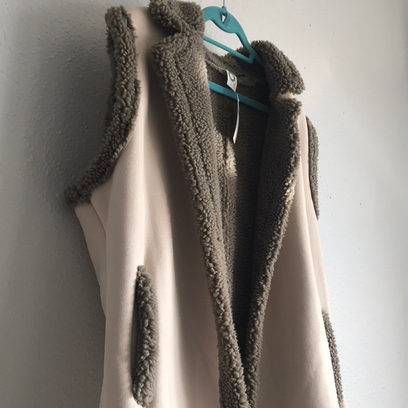 Faux Fur Vest - Picture 4 of 5